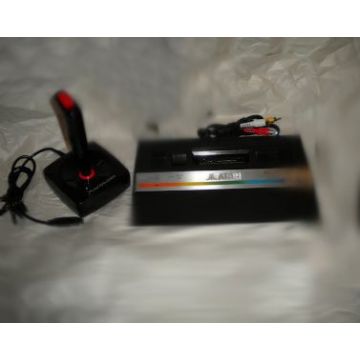 Atari 2600 Junior-II Incl. Merkloos Controller (Atari 2600) Gebruikt